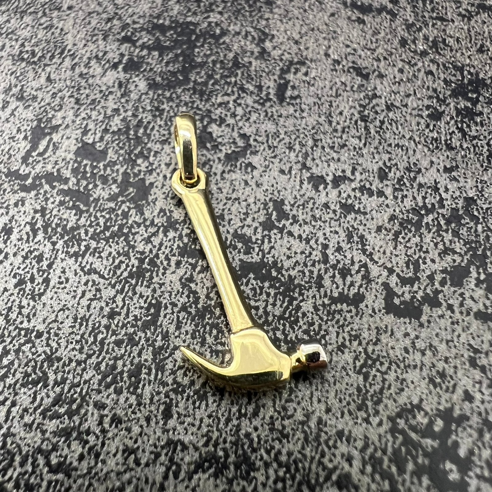 14k gouden hamer hanger nieuw, Ophalen of Verzenden, Nieuw, Goud, Kruis of Symbool