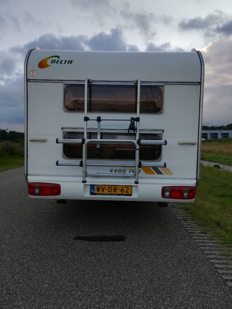 Delta Summerliner 4400TKM met stapelbed en veel extra's, Schokbreker, Treinzit, 750 - 1000 kg, Particulier