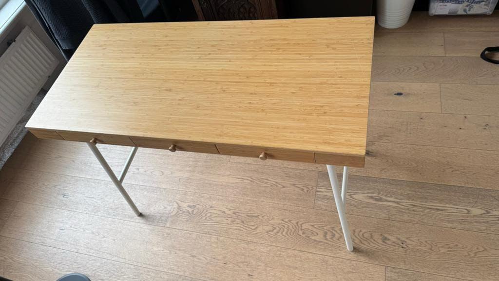 Bureau van bamboe met lades, Huis en Inrichting, Bureaus, Ophalen, Gebruikt, Scandinavisch, Hout