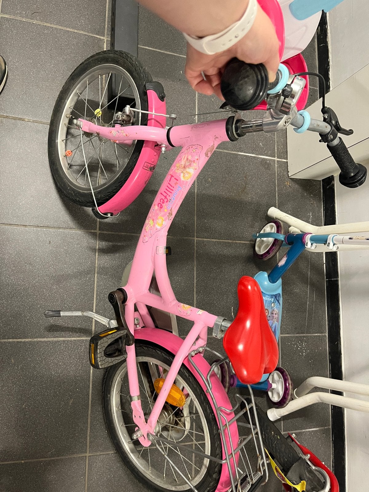 Roze kinderfiets Puky Lillifee 16 inch, Terugtraprem, Zijwieltjes, Ophalen of Verzenden, 16 tot 20 inch