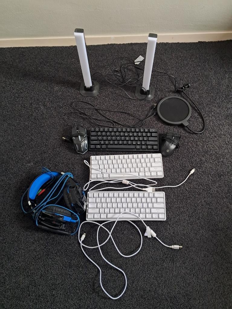 Gaming spullen mag weg voor €50, Ophalen, Dierya, Zo goed als nieuw, Toetsenbord en muis-set