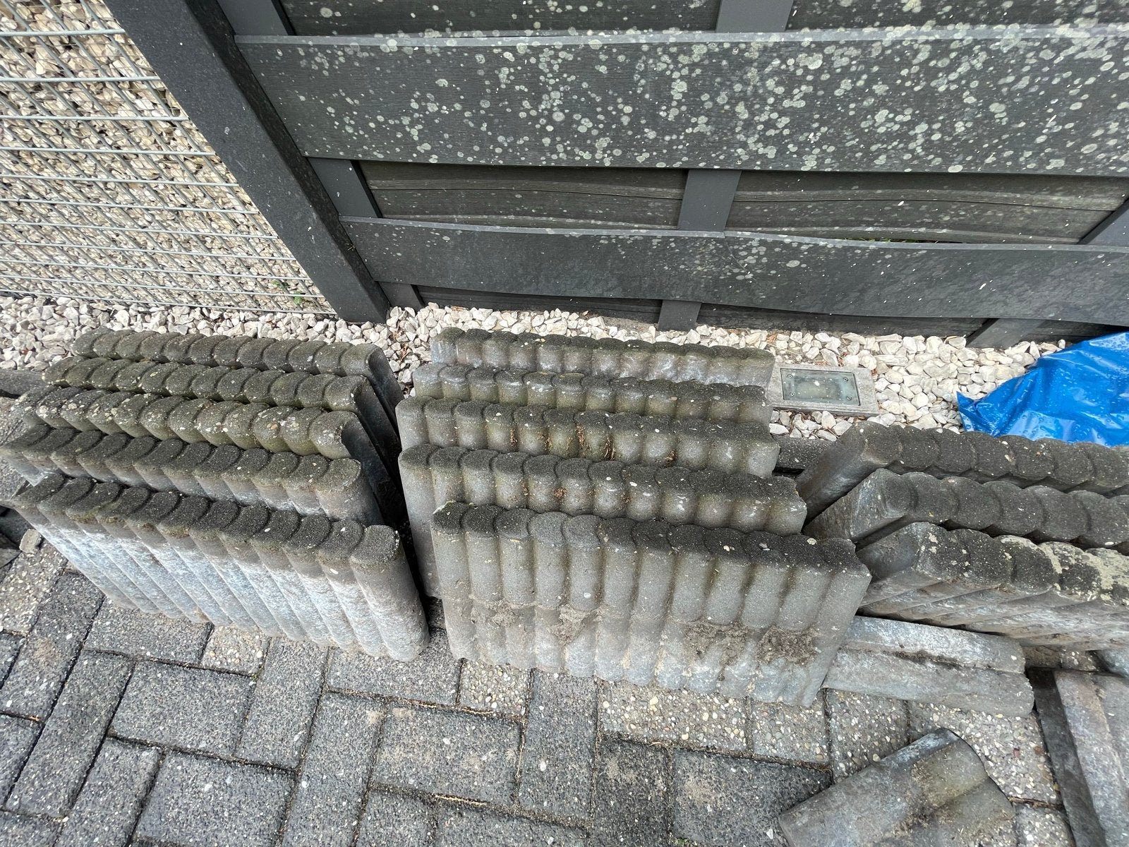 GRATIS Tegels voor buiten en een zak grint, Tuin en Terras, Ophalen, Gebruikt, Overige typen, Minder dan 5 m²