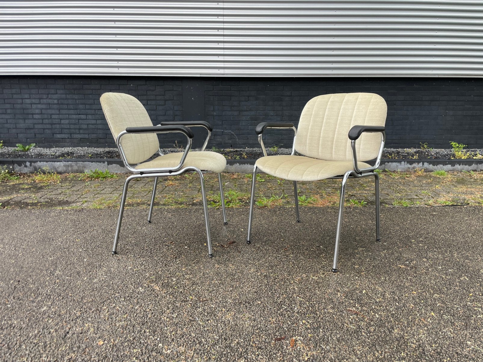 Buisframe design stoelen jaren 70, mogelijk Gispen / De Wit, Ophalen, Twee, Wit, Stof