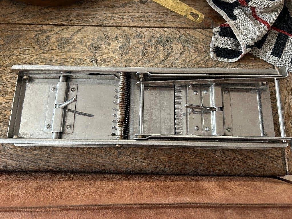 Bron couke mandoline  rvs groentesnijder, Ophalen, Gebruikt, Zilver, Metaal