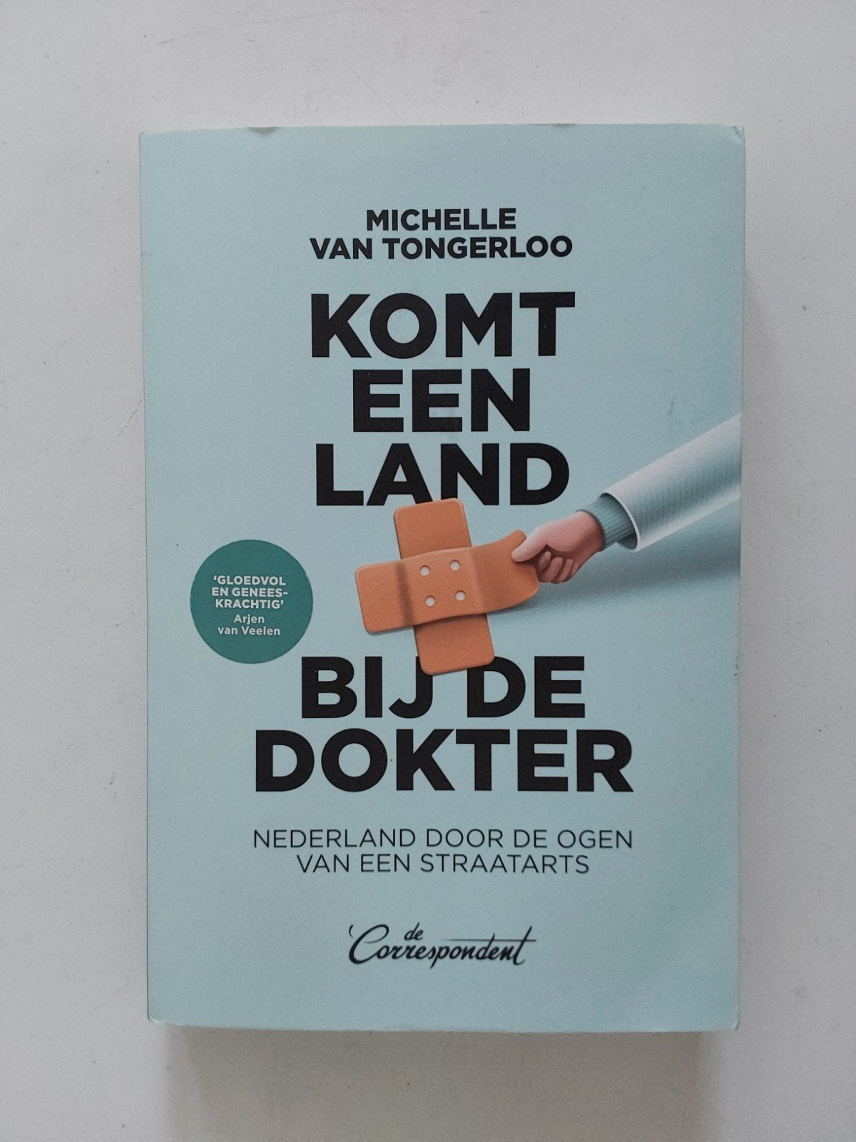 Komt Een Land Bij De Dokter 🩹/ door Michelle van Tongerloo, Maatschappij en Samenleving, Ophalen of Verzenden, Zo goed als nieuw