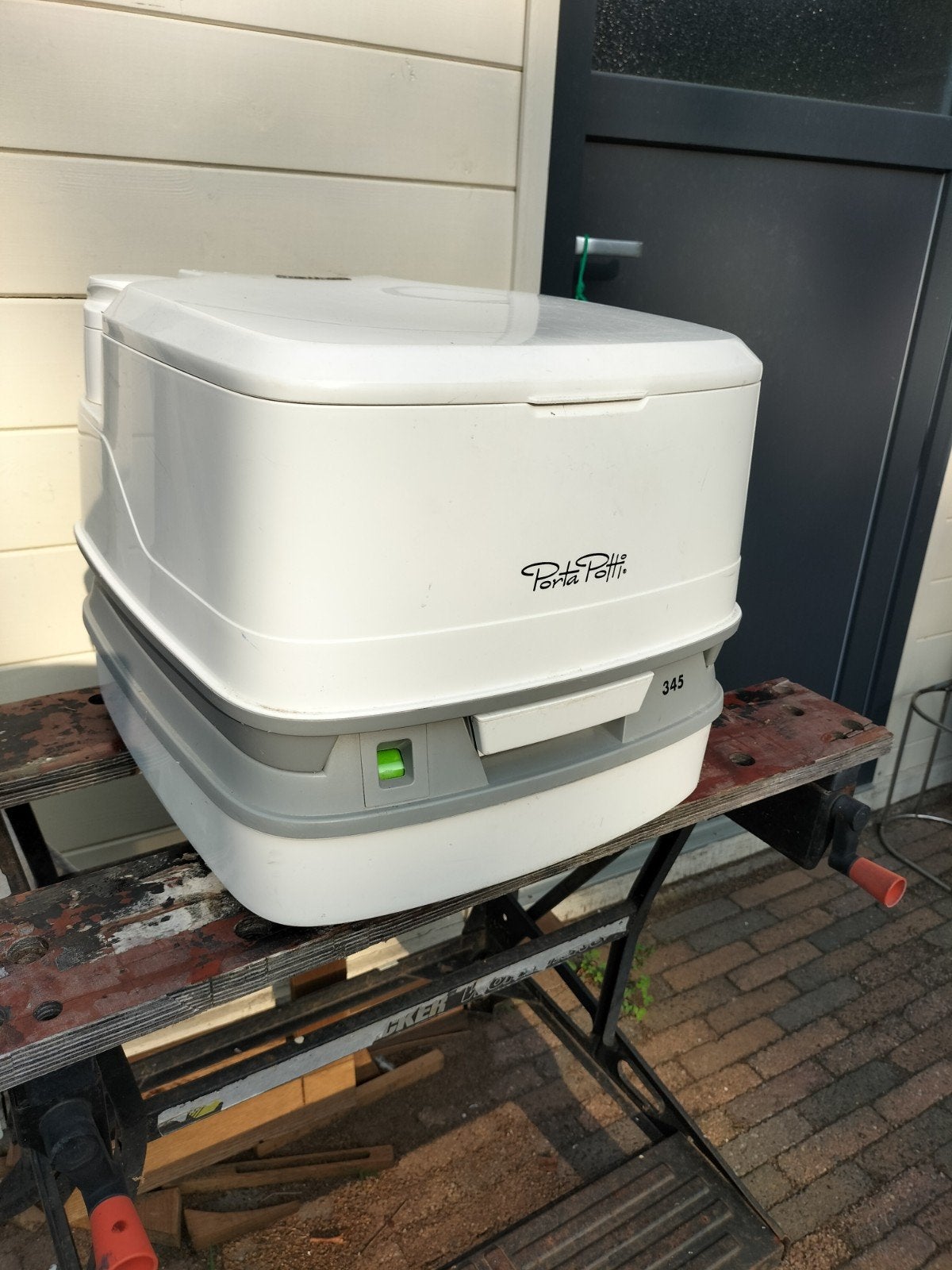 Porta Potti 345 -, Ophalen