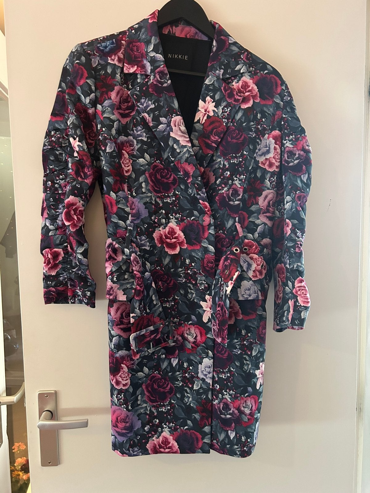 Nikkie blazerjurk met roze bloem, maat L, Maat 42/44 (L), Nieuw, Ophalen of Verzenden, Roze