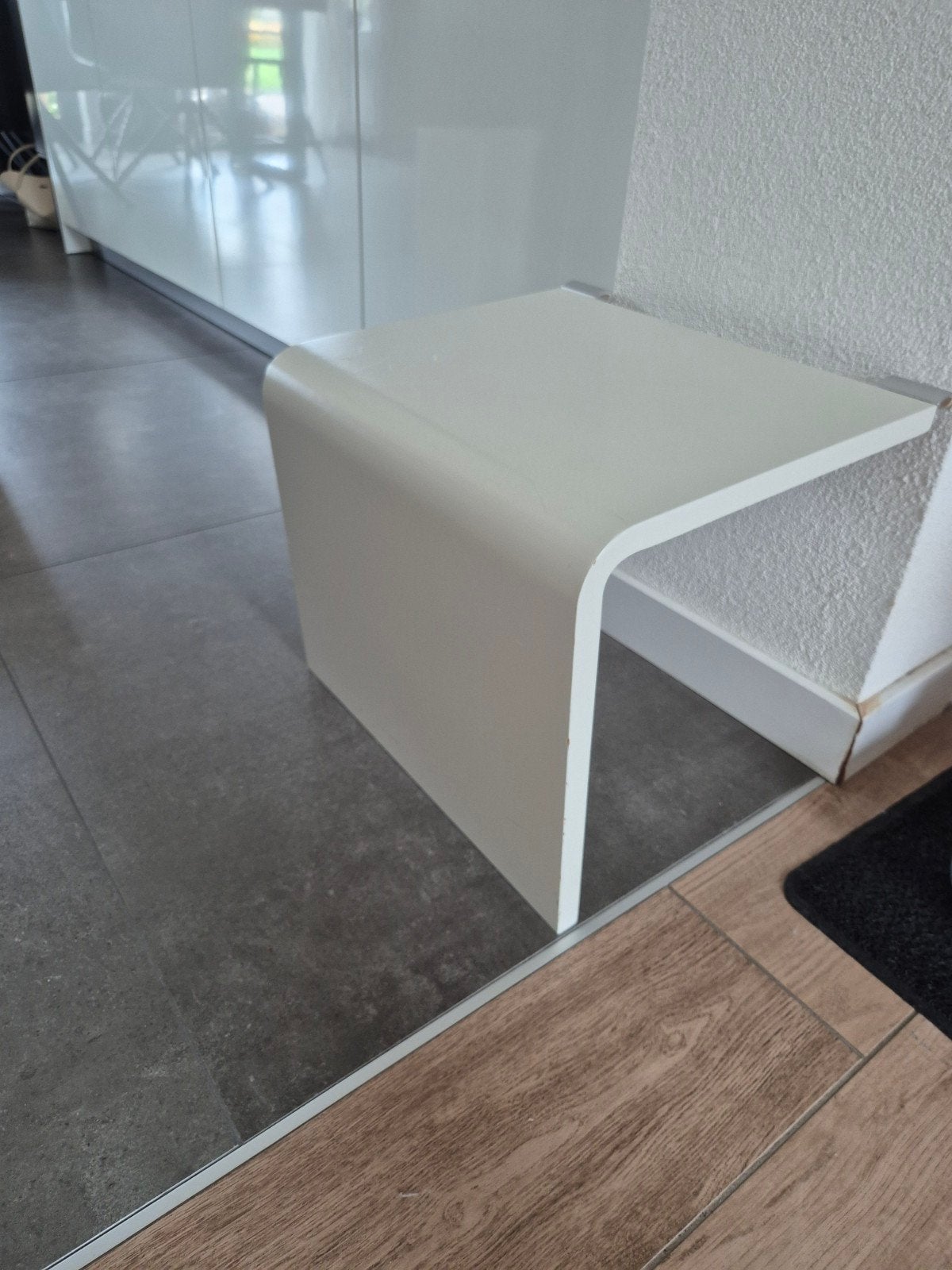 Auping Auronde Nachtkastje - Wit, Huis en Inrichting, Slaapkamer | Nachtkastjes, Ophalen, Overige materialen, Gebruikt, Minder dan 45 cm