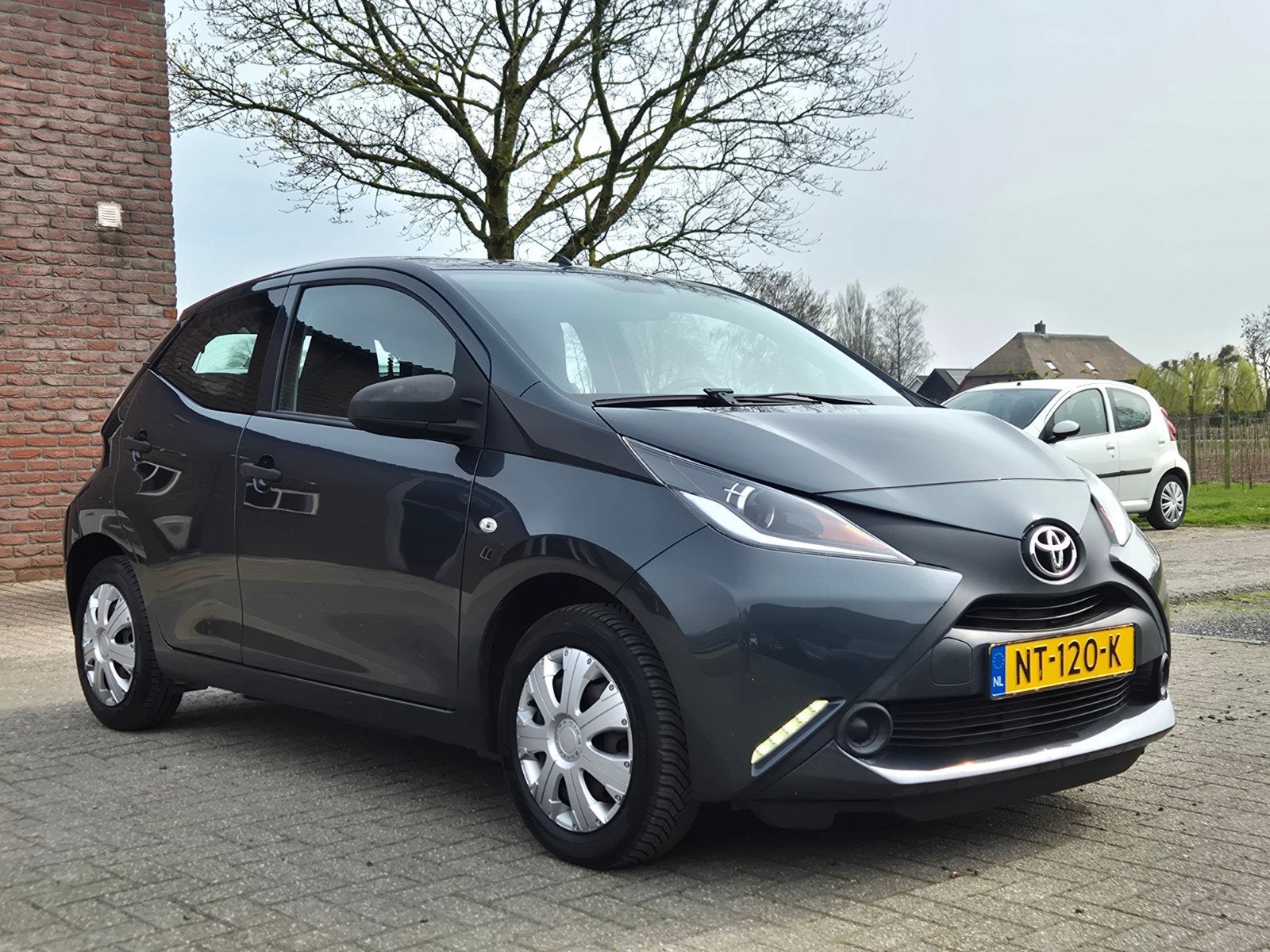Toyota Aygo 1.0 Vvt-i 69pk 5D 2017 Grijs I Trekhaak I Airco, Voorwielaandrijving, Stof, Euro 6, Met garantie (alle)