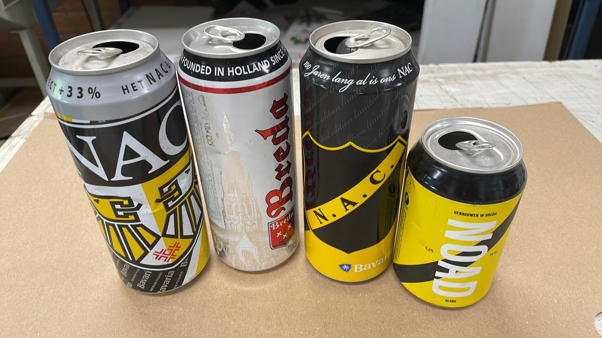 4 lege blikken NAC Breda, Ophalen, Zo goed als nieuw, NAC Breda, Vaantje of Sjaal