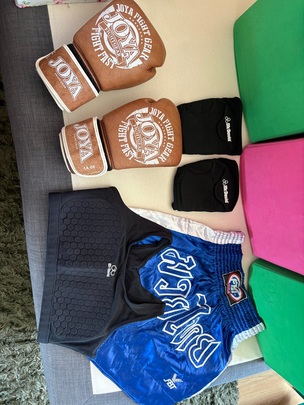Complete kickboksset: Joya handschoenen, broekje, beschermin, Sport en Fitness, Vechtsporten en Zelfverdediging, Maat L, Ophalen