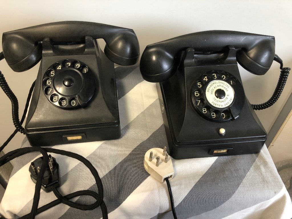 2 x  Telefoon  PTT toestel ., Ophalen, Overige typen