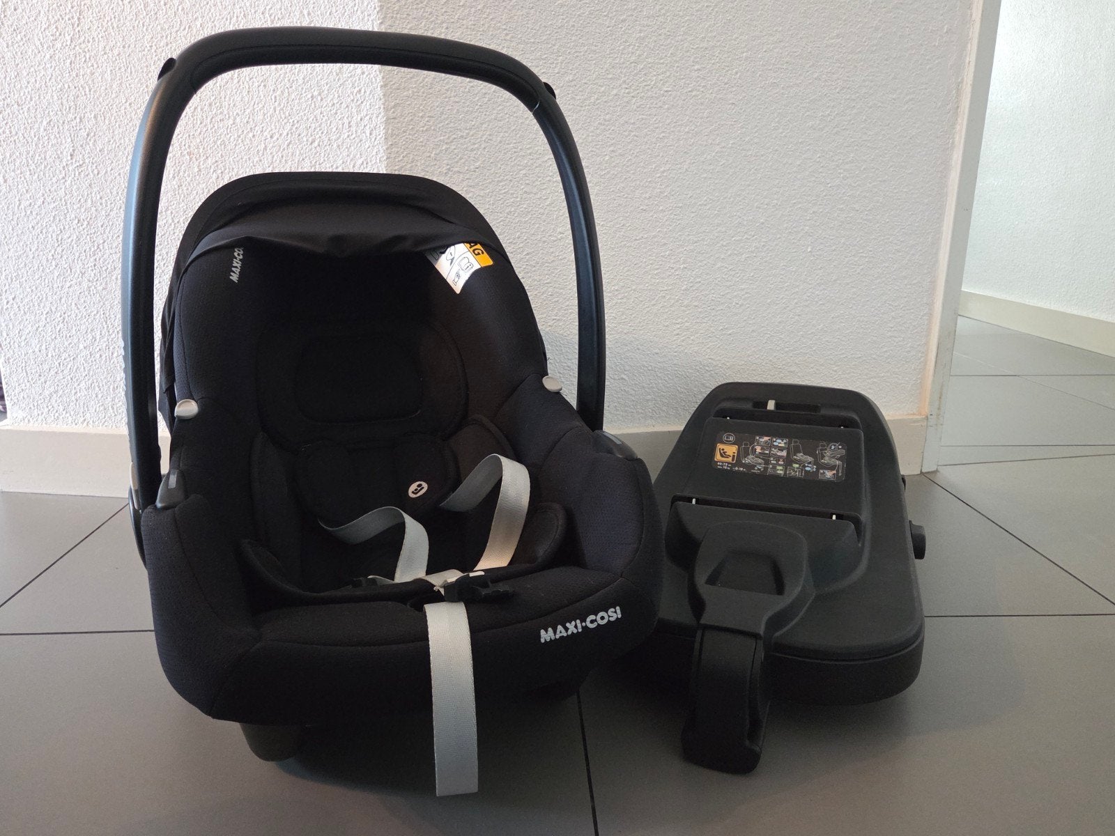 Maxi-Cosi Cabriofix i-Size autostoel met FamilyFix 3 base, Kinderen en Baby's, Autostoeltjes, Ophalen
