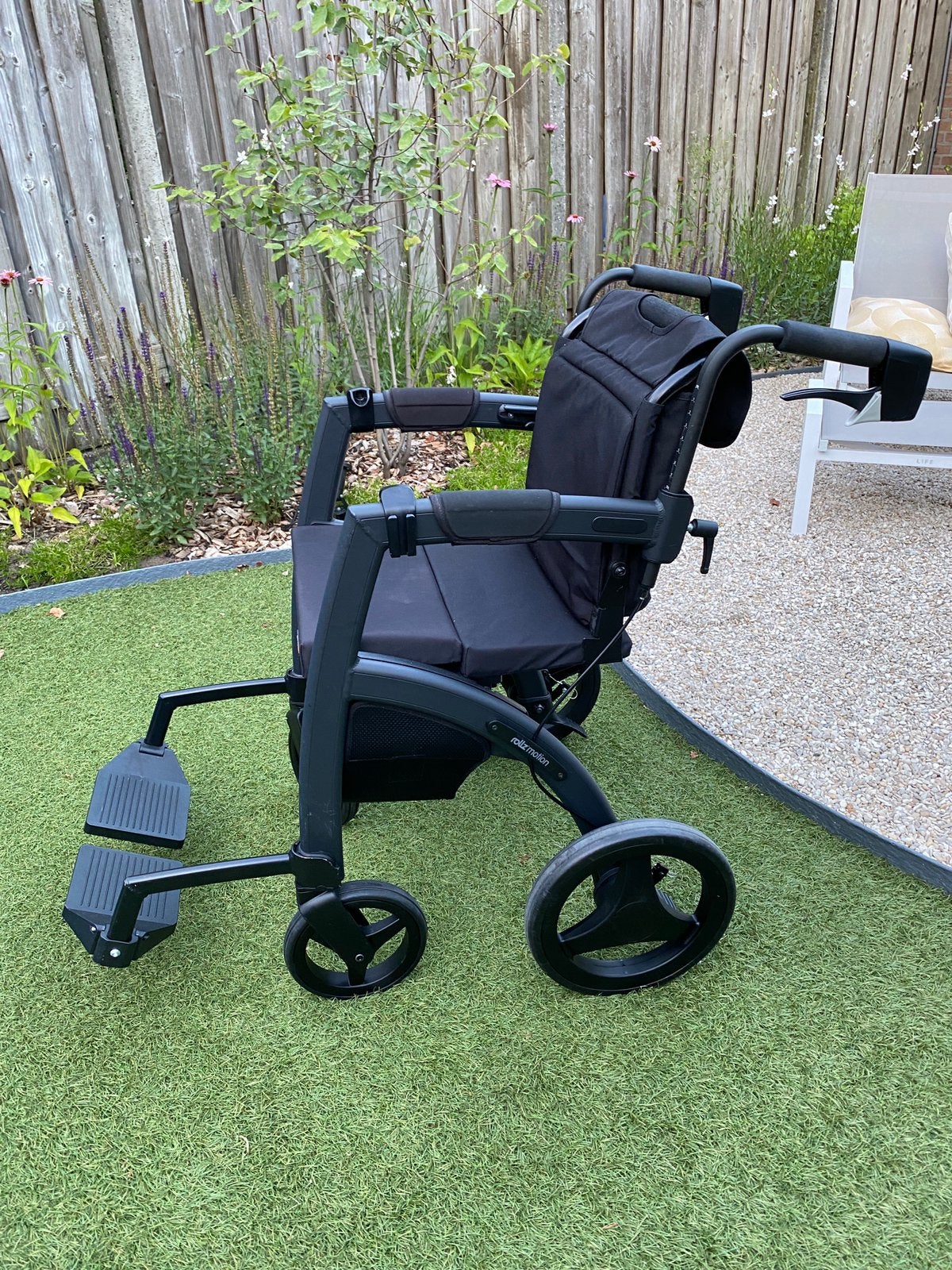 Rollz Motion 2.1 (duwrolstoel en rollator in één) mat zwart, Diversen, Rolstoelen, Ophalen, Inklapbaar, Zo goed als nieuw, Duwrolstoel