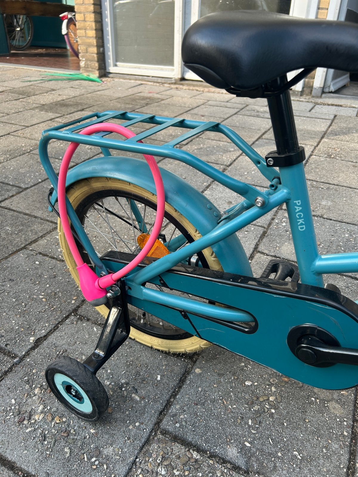 Loekie Kinderfiets 16 inch met zijwieltjes - 4-5 jaar, Terugtraprem, Zijwieltjes, Ophalen of Verzenden, 16 tot 20 inch