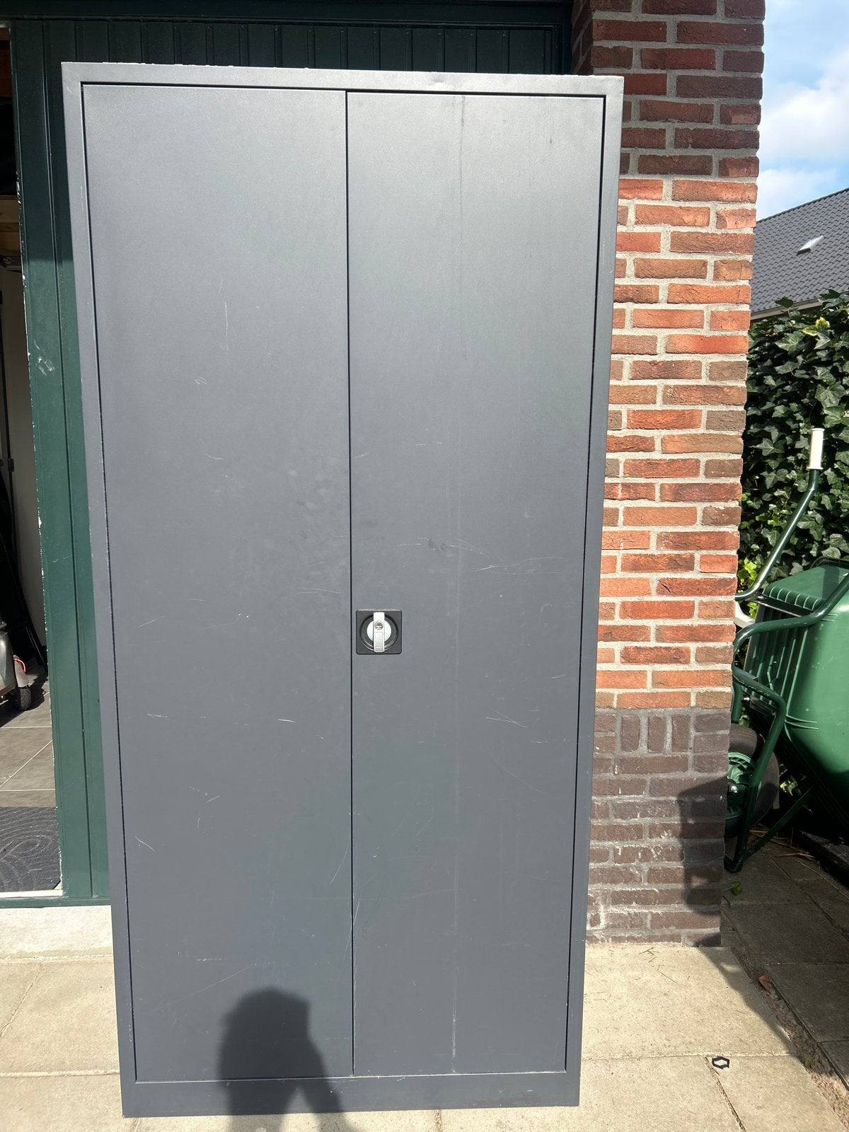 Grote metalen opbergkast - zonder sleutel, Ophalen, Gebruikt