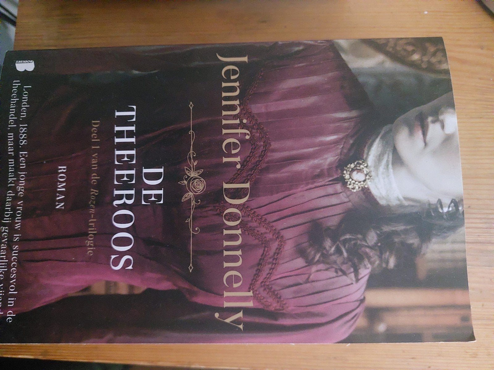 De Theeroos - Jennifer Donnelly (Deel 1 Rozen-trilogie), Ophalen of Verzenden, Gelezen, Jennifer Donnelly, Nederland