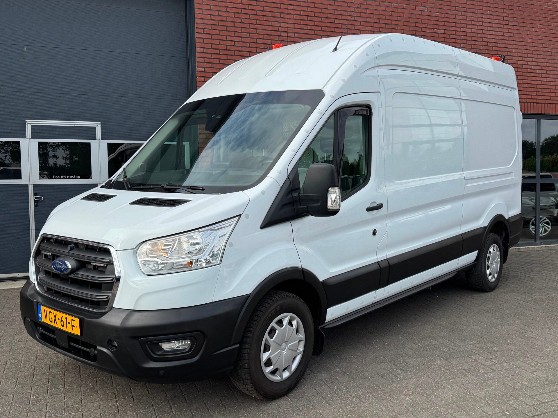 Ford Transit 350 2.0 TDCI L3H3 Trend MHEV RWD Hybrid Airco C, Auto's, Dealer onderhouden, Euro 6, 4 cilinders, Wit