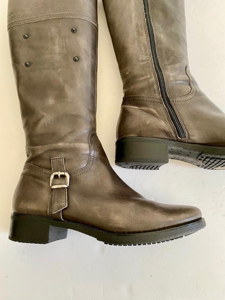 H01 Luzzi maat 38 platte hoge laarzen donker-grijs leer, Kleding | Dames, Schoenen, Hoge laarzen, Ophalen of Verzenden, Zo goed als nieuw