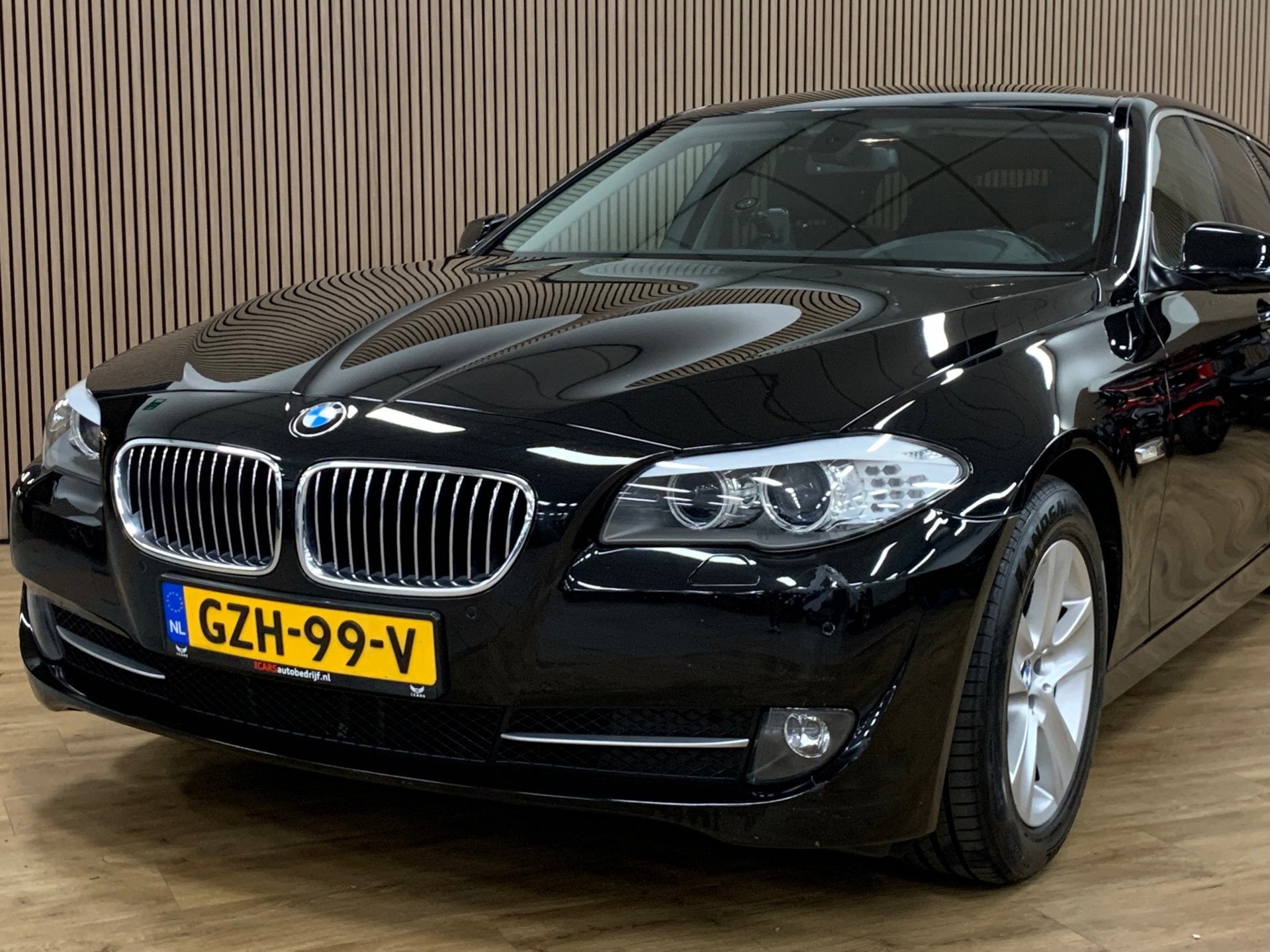 BMW 5-serie Touring 523i High Executive|Navigatie|Climate Co, 13 km/l, Gebruikt, Zwart, Handgeschakeld