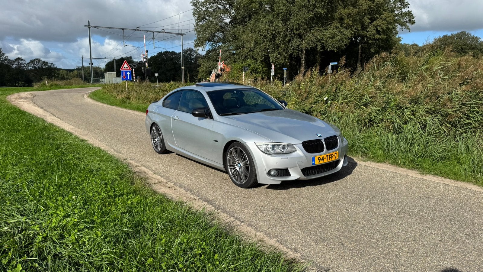 BMW 3-Serie E92 330i 272pk Aut. 2012 Grijs, Auto's, Achterwielaandrijving, Zwart, 4 stoelen, Leder en Stof