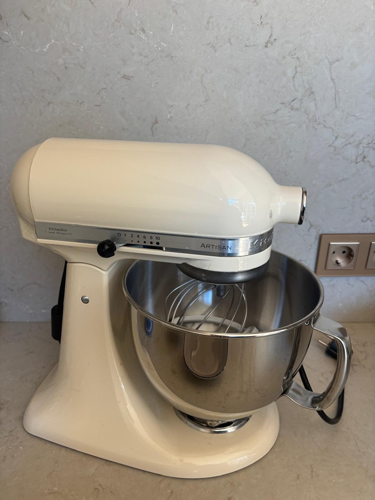 KitchenAid Artisan 4.8L Almond Cream, 4 liter of meer, Ophalen, 3 snelheden of meer