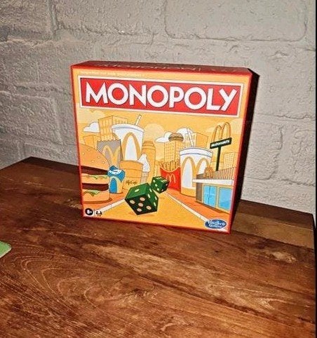 McDonalds x MONOPOLY (2024) - Hasbro, Vijf spelers of meer, Ophalen of Verzenden, Zo goed als nieuw, Hasbro