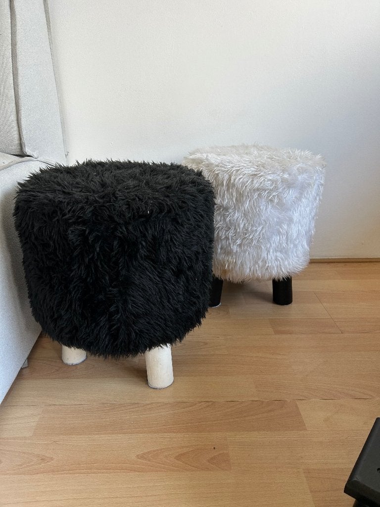 2 poefjes wit en zwart teddy stof, Ophalen, Zo goed als nieuw, Hout