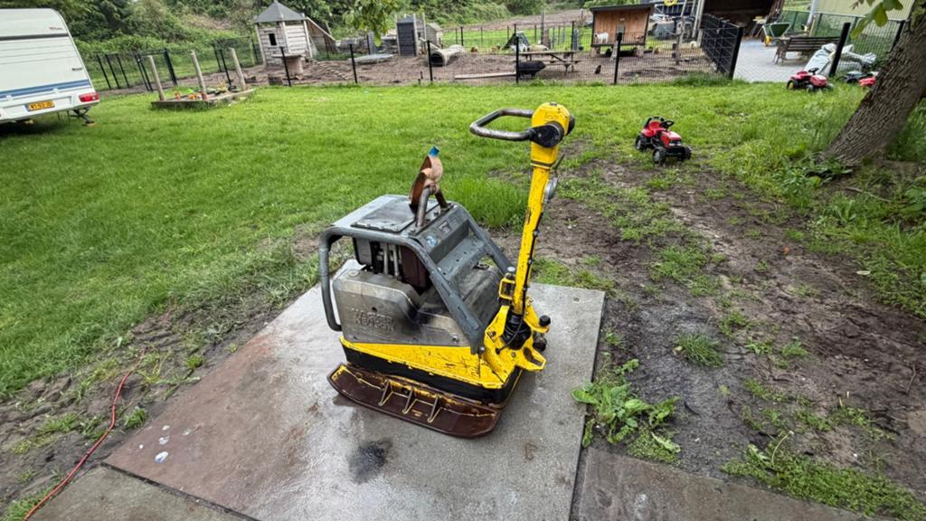 2 stuks wacker 6055, Doe-het-zelf en Verbouw, Gereedschap | Overige machines, Gebruikt, Ophalen of Verzenden