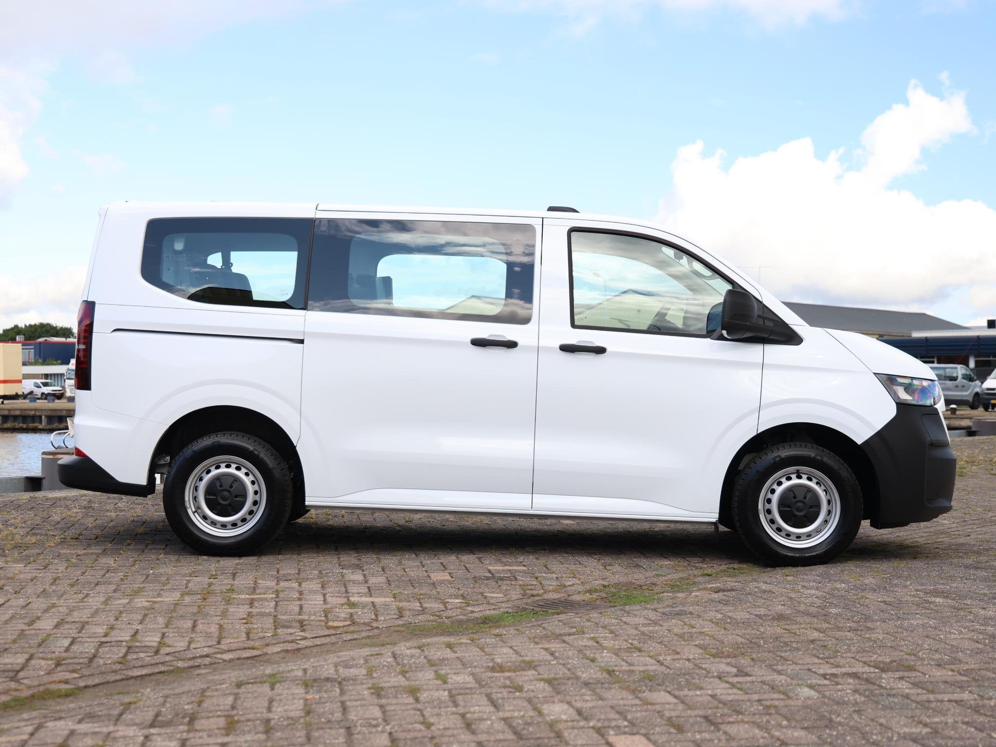 Volkswagen Transporter Kombi Taxi 136PK 71 kWh | Taxi uitvoe, Automaat, Zwart, 2000 kg, Volkswagen
