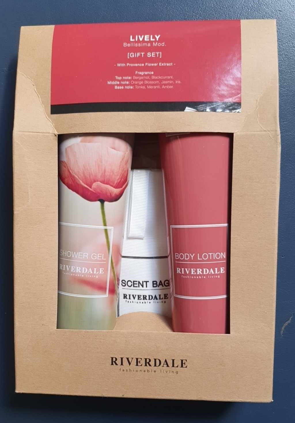 RIVERDALE Body lotion en Shower gel., Sieraden, Tassen en Uiterlijk, Ophalen of Verzenden, Nieuw, Bad & Douche