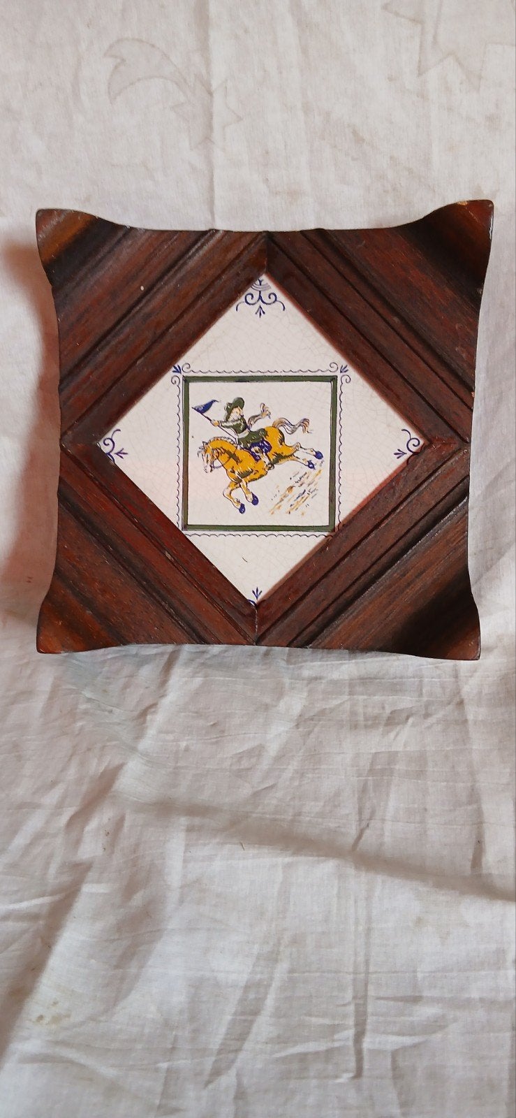 Vintage tegel met ruiter in houten lijst, Ophalen of Verzenden