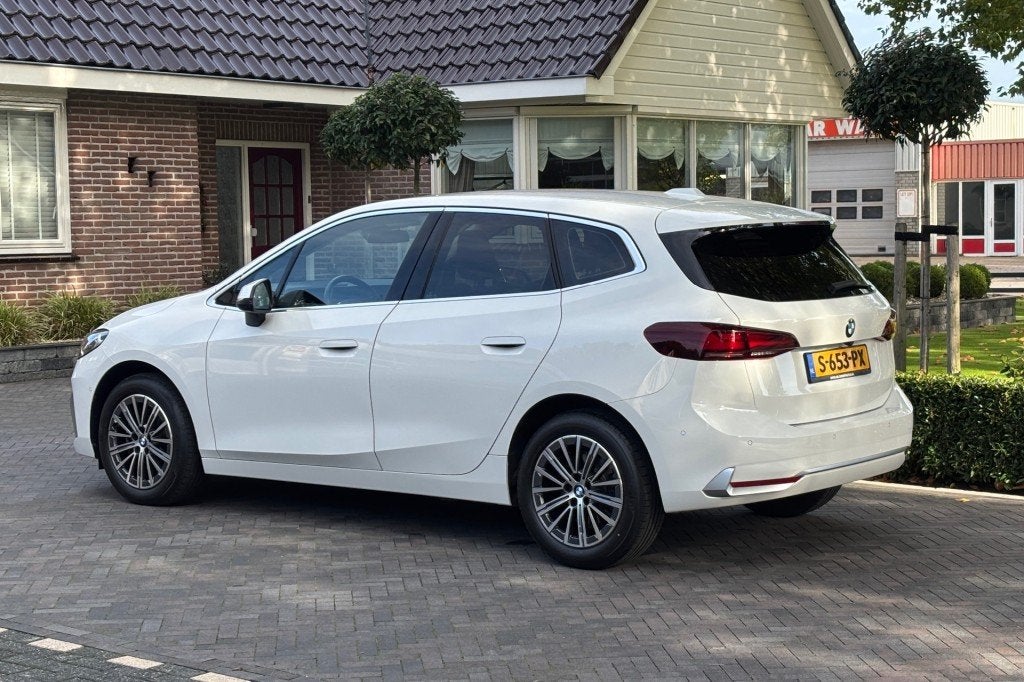 Bmw 2-SERIE ACTIVE TOURER 220i 170pk Mild Hybrid Luxury Line, Automaat, Gebruikt, Wit, Leder