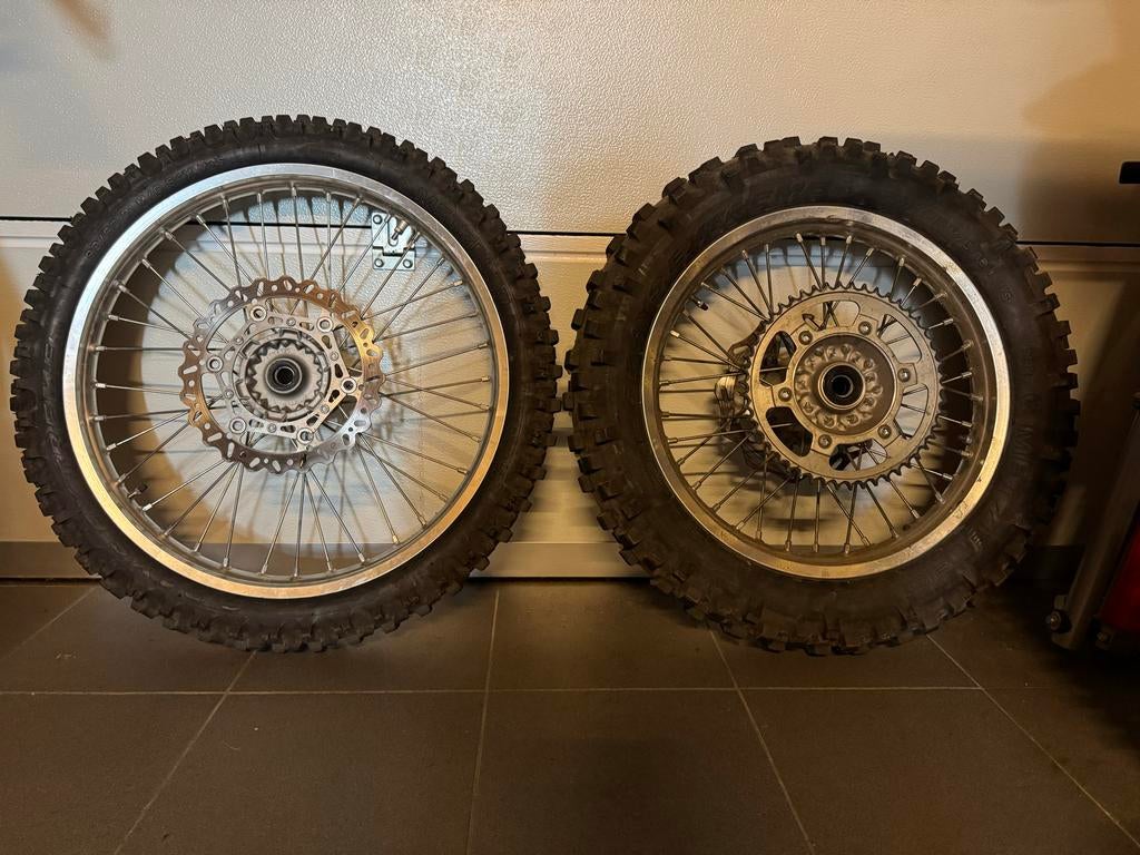 Set van 2 wielen met banden en schijven voor wr250f, Motoren, Ophalen, Gebruikt