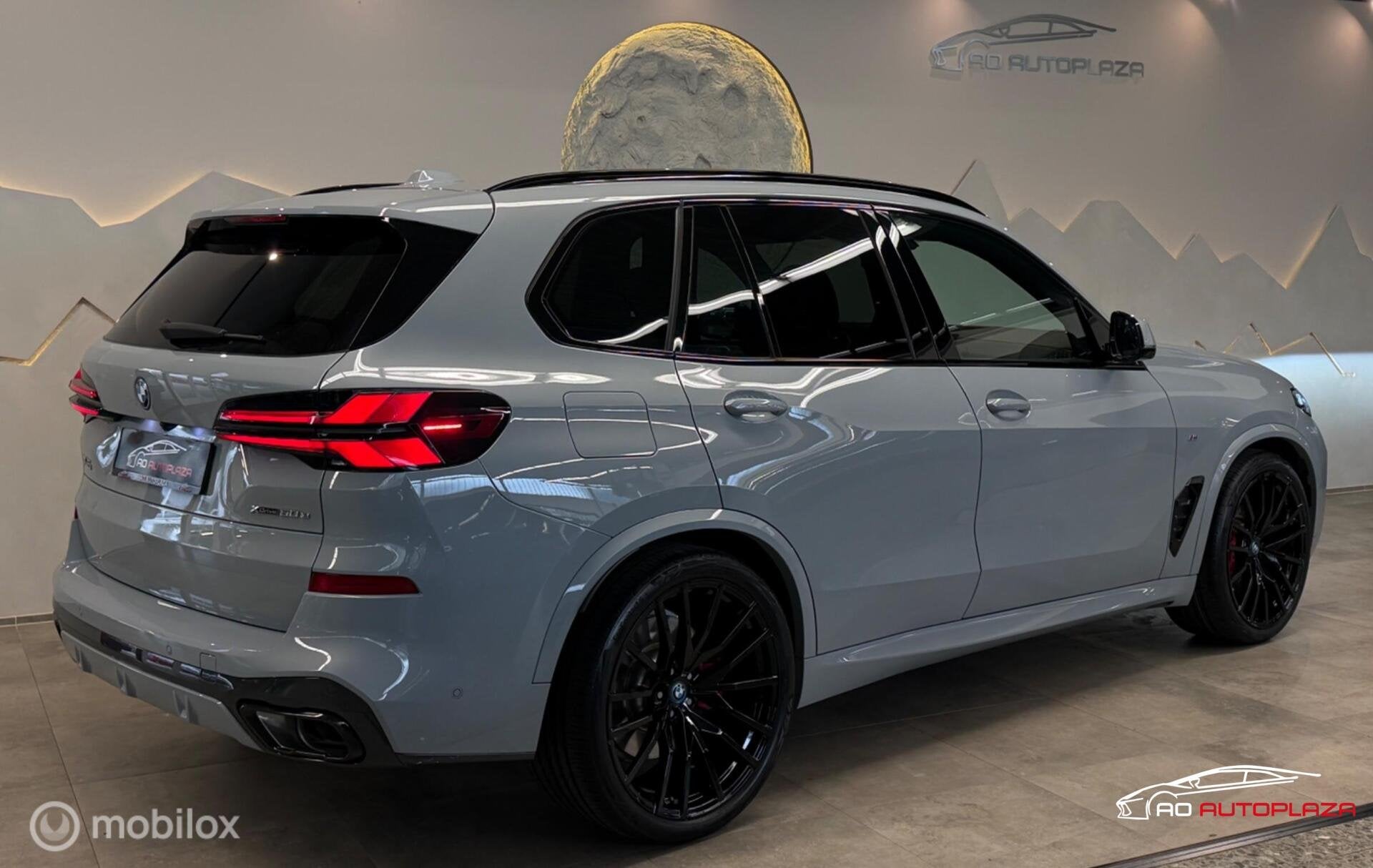 BMW X5 xDrive50e M Sport Panorama/H&K/Brooklyn grey/Massage, Auto's, Automaat, Dealer onderhouden, 2395 kg, Leder