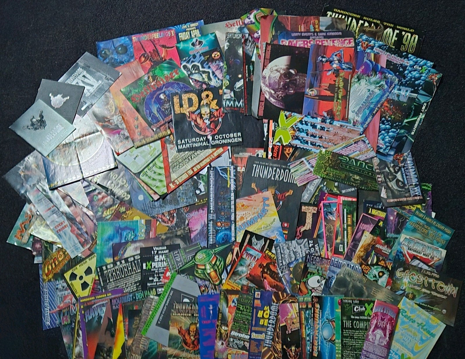 +/- 200 hardcore flyers, Ophalen of Verzenden