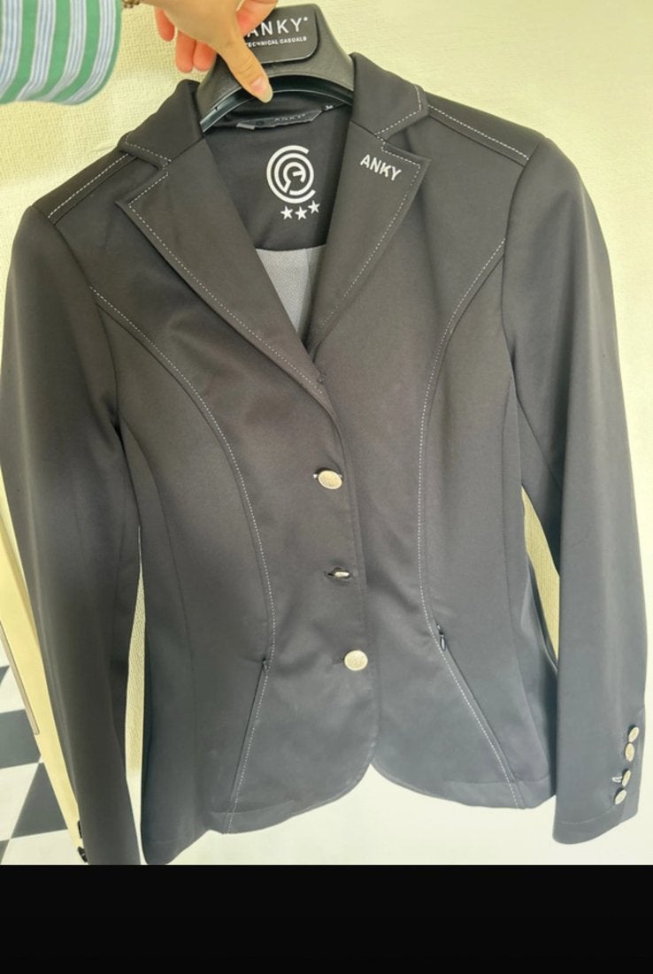 Anky dressuurwedstrijdjasje incl wedstrijdshirt en hoes, Dieren en Toebehoren, Paardrijkleding, Dressuur, Overige merken, Ophalen of Verzenden