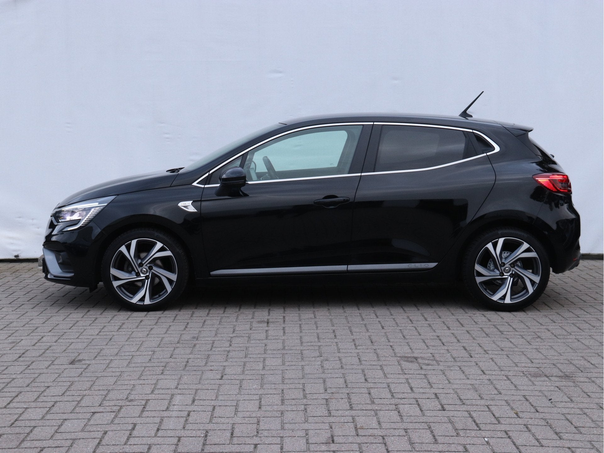 Renault Clio 1.0 TCe R.S. Line CRUISE / CAMERA / ALL SEASON, Voorwielaandrijving, 101 pk, Gebruikt, Euro 6
