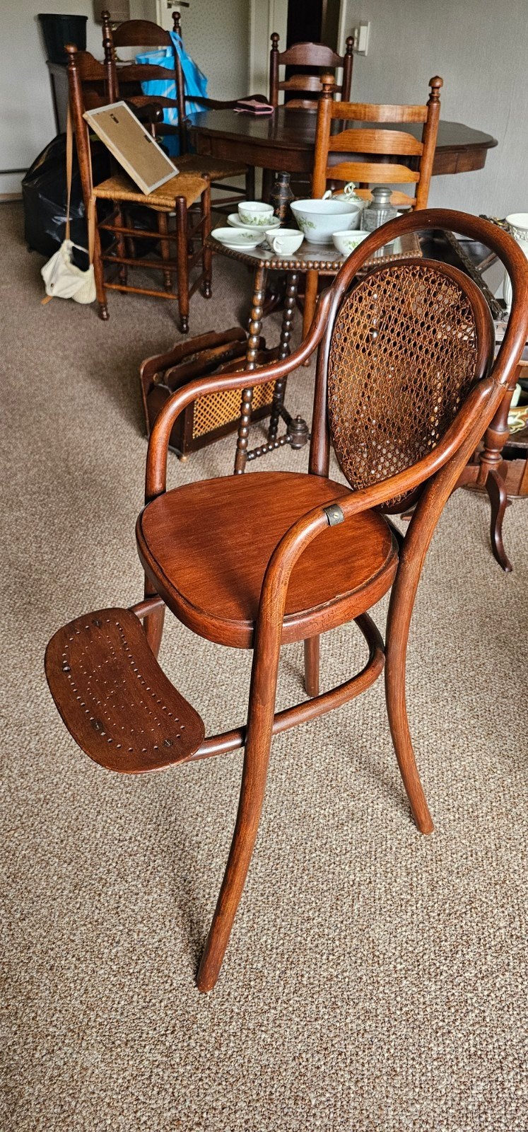 Antieke Thonet kinderstoel met rieten zitting uit 1890., Antiek en Kunst, Ophalen