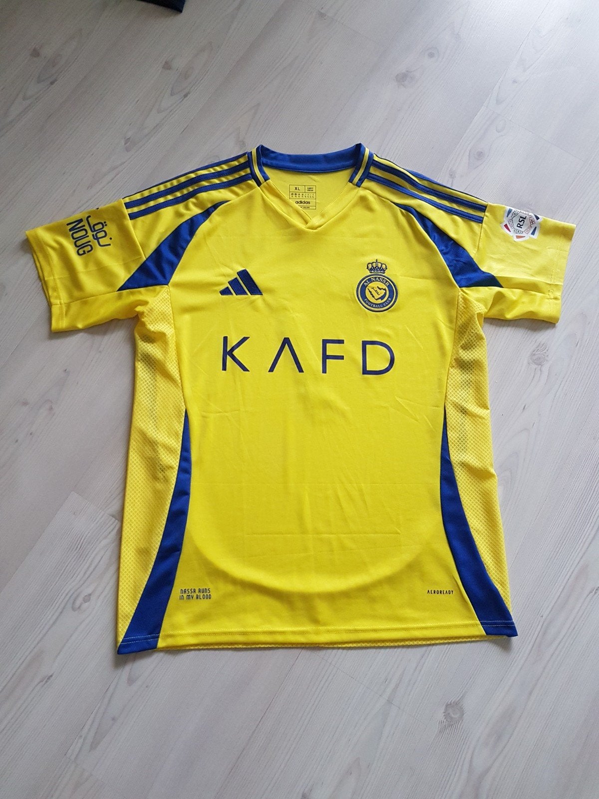Al Nassr Ronaldo heren thuisshirt in size xl, Maat XL, Ophalen of Verzenden, Nieuw, Shirt