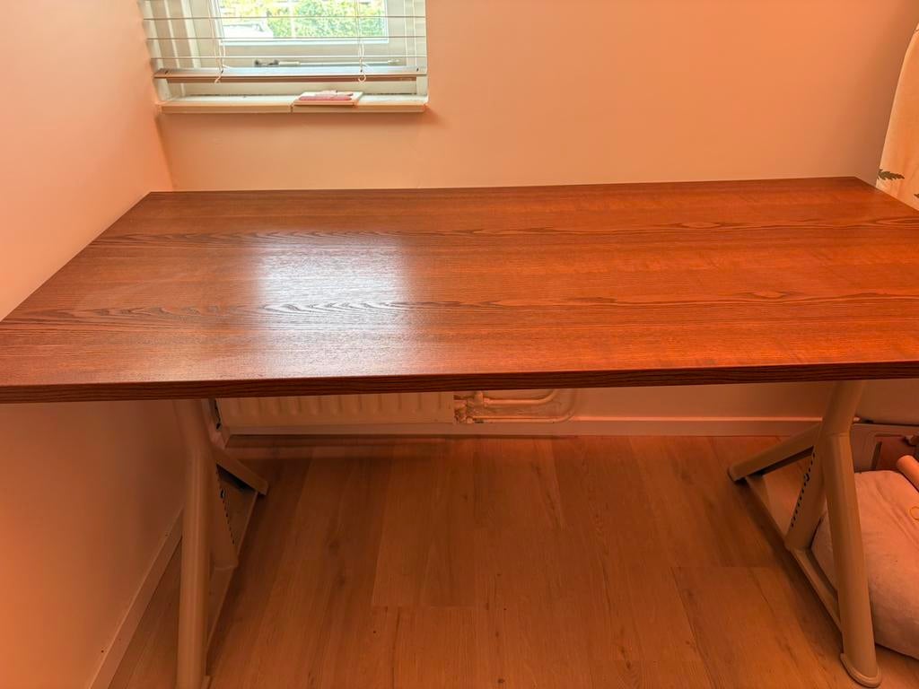 Idasen desk, Huis en Inrichting, Bureaus, Gebruikt, Ophalen