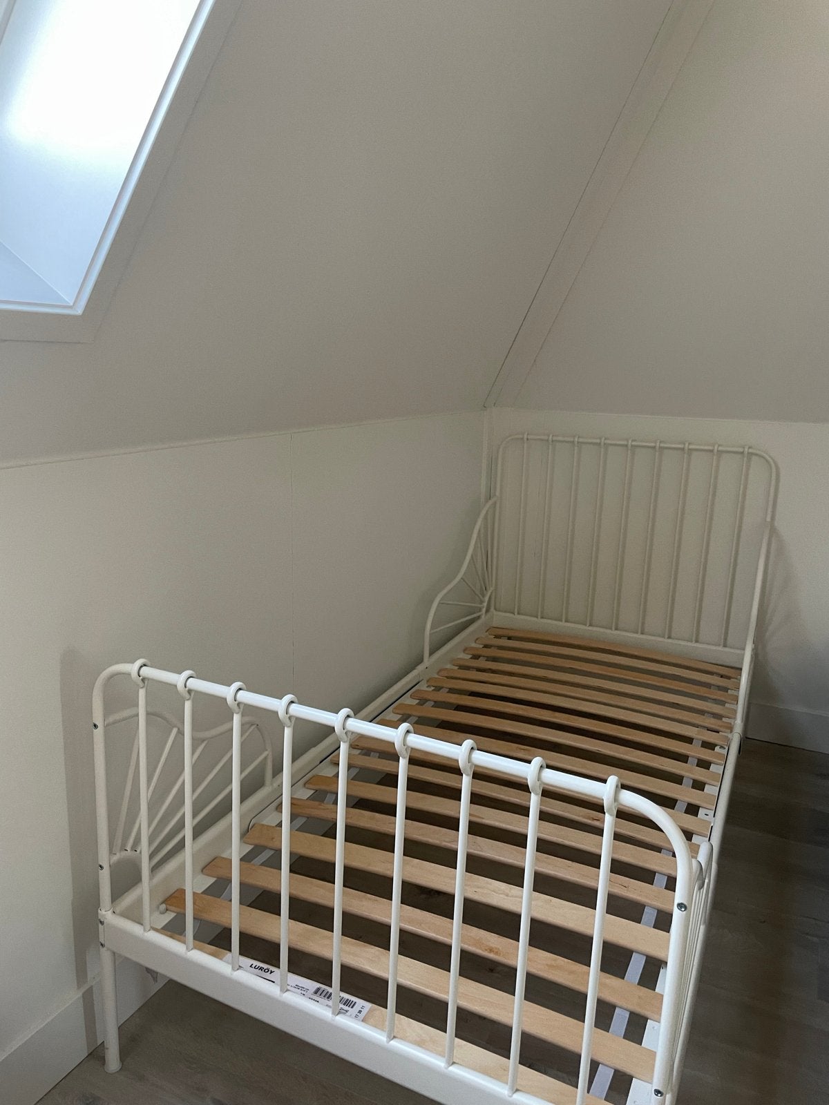 IKEA Minnen uitschuifbaar bed, wit metaal, 80x200 cm, Huis en Inrichting, Slaapkamer | Bedden, Zo goed als nieuw, Eenpersoons