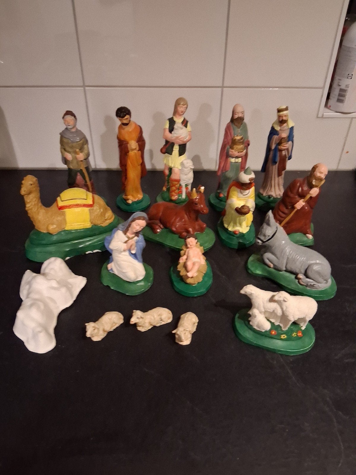Kerststal beeldjes set - 15 stuks - Kerstmis decoratie, Ophalen of Verzenden, Gebruikt, Beeld(je), Christendom | Katholiek
