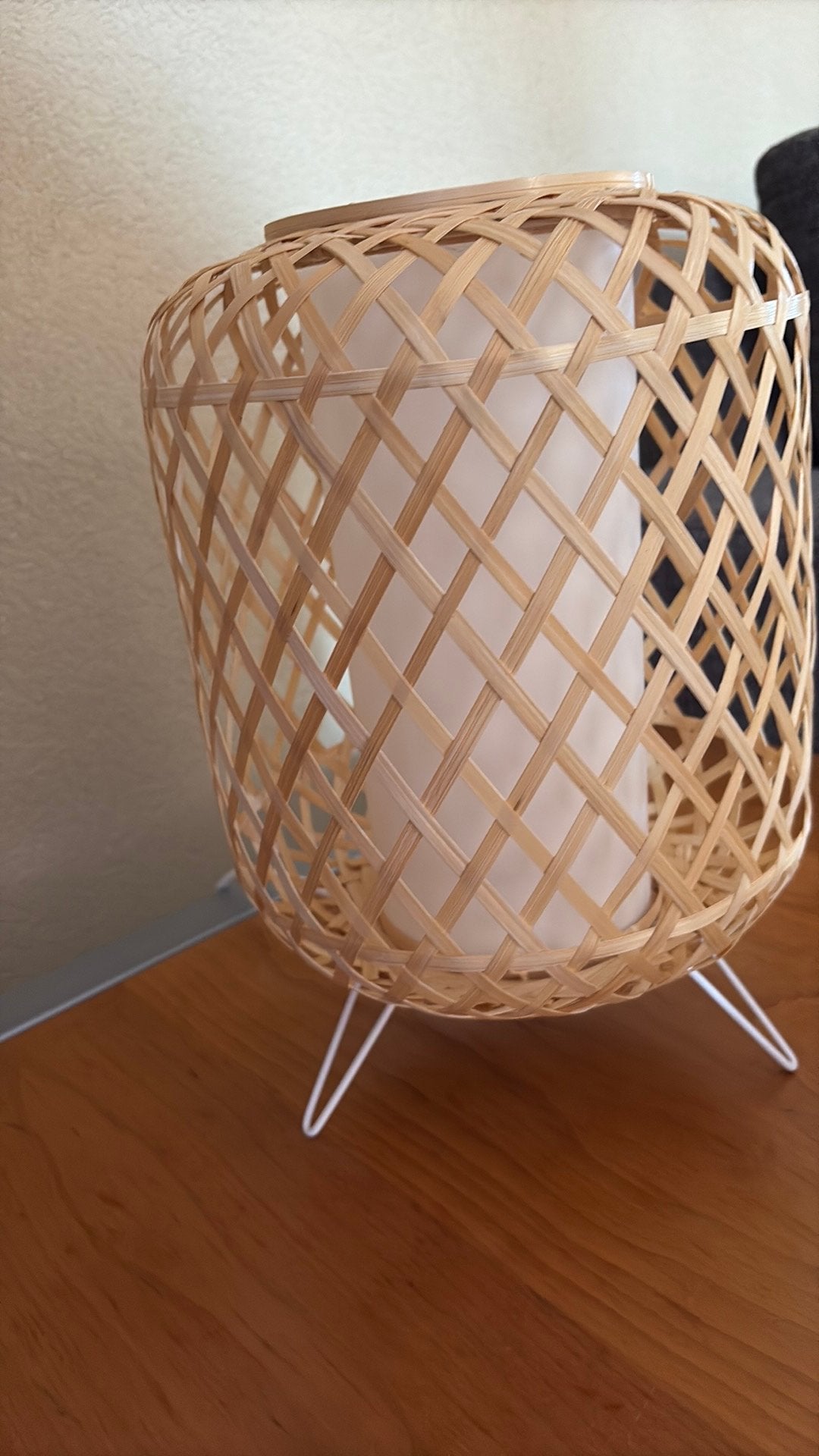 Leuke rieten tafellamp, Huis en Inrichting, Woonaccessoires | Schalen en Manden, Ophalen, Zo goed als nieuw, Rond, Riet