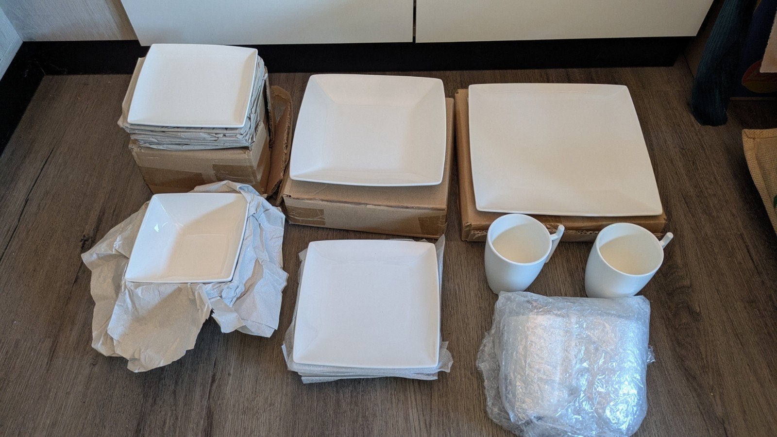 Yong Squito Servies Set - Nieuwstaat, Huis en Inrichting, Overige merken, Nieuw, Ophalen of Verzenden, Modern