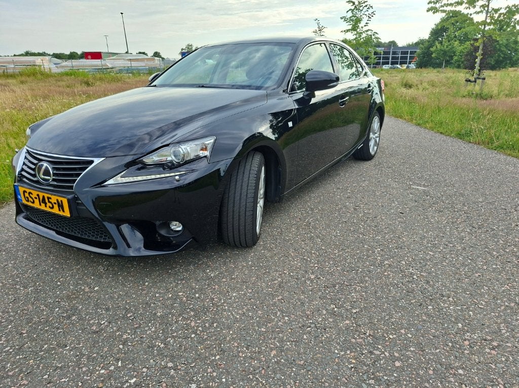 Lexus IS 300H 2.5 Hybrid CVT 2015 Zwart Zeer netjes!!!!, Auto's, Lexus, Automaat, Achterwielaandrijving, 181 pk, Leder en Stof