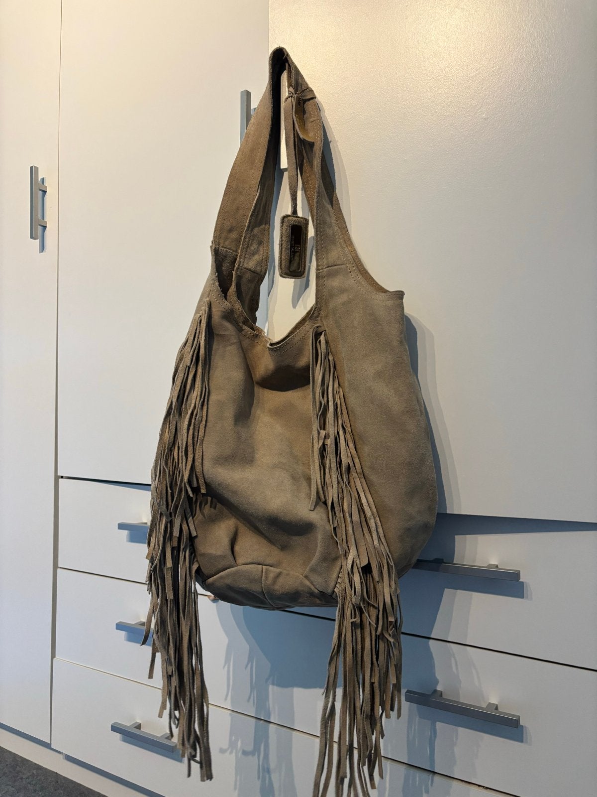 River Island suède-look tas met franjes - Beige, Ophalen of Verzenden, Gebruikt, Beige, Schoudertasje