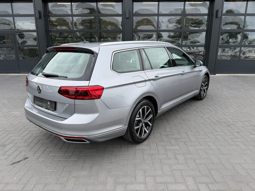 Volkswagen Passat Variant GTE 1.4 TSI Business (bj 2021), Auto's, Automaat, Gebruikt, 4 cilinders, Hybride Elektrisch/Benzine