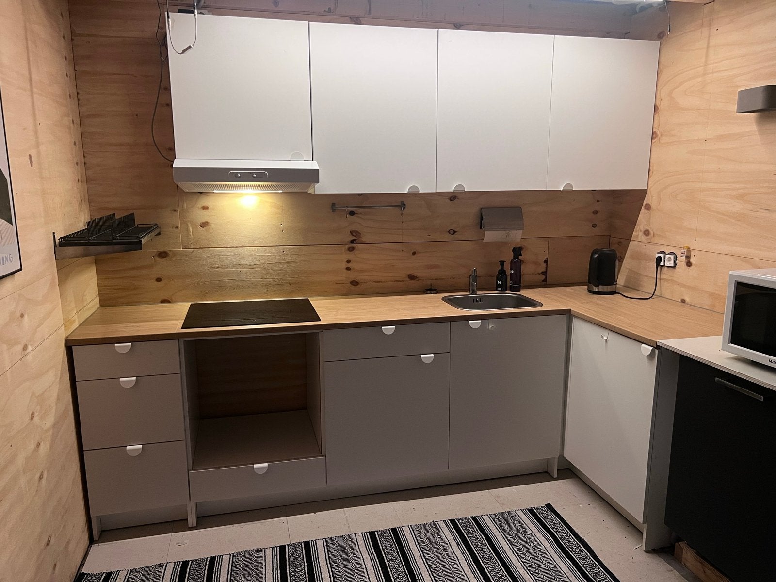Ikea Knoxhult hoekkeuken met kookplaat, gootsteen en afzuigk, Huis en Inrichting, Keuken | Complete keukens, Ophalen, Gebruikt
