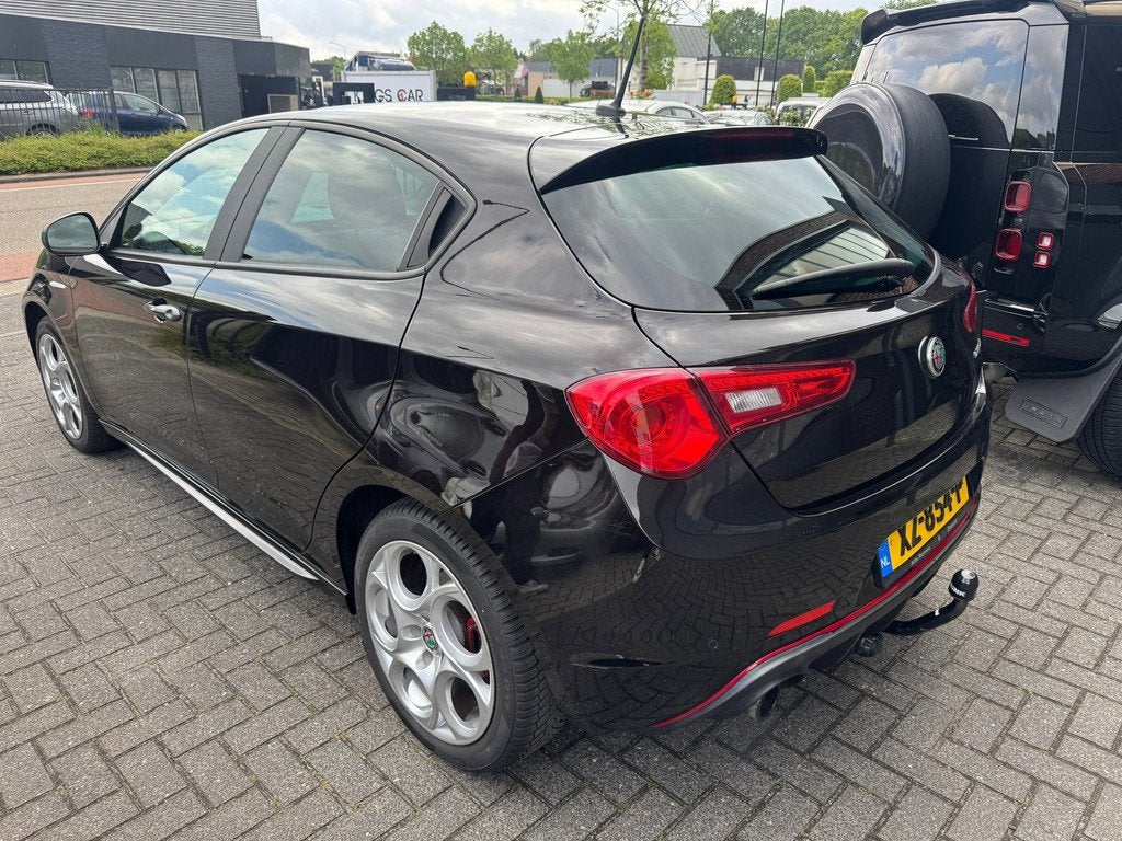 Alfa Romeo Giulietta 1.4 Turbo MultiAir Super AUTOMAAT TREKH, Euro 6, 4 cilinders, Zwart, Origineel Nederlands